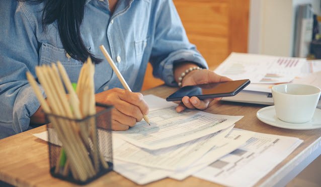 Social Media Scam Ads Are Everywhere. Here’s How to Spot Them